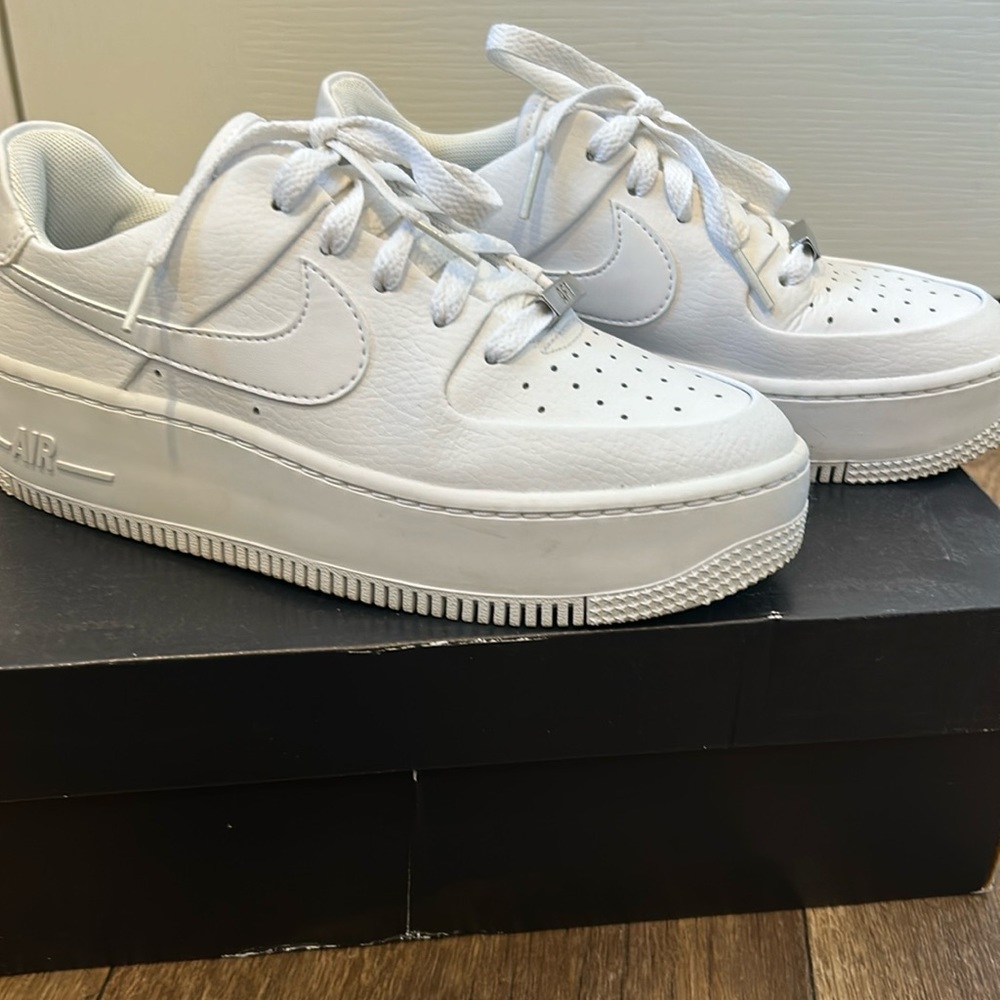 Nike Air Force 1s size 6 gently worn about 3 times but no huge imperfections